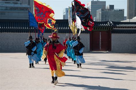 영산강 유역 고분군 발굴을 통해 드러난 삼국시대 사회의 미스터리:  분묘와 부장품에 담긴 왕족들의 삶과 사망